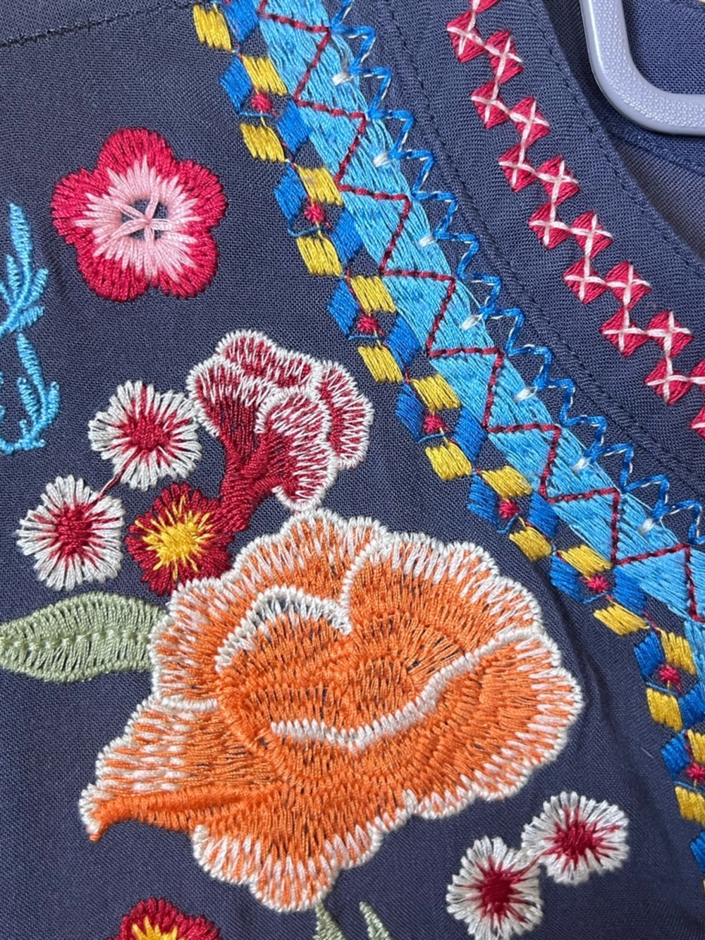 Embroidered Floral V-Neck Tunic, Andree by Unit, size Small - Picture 4 of 8